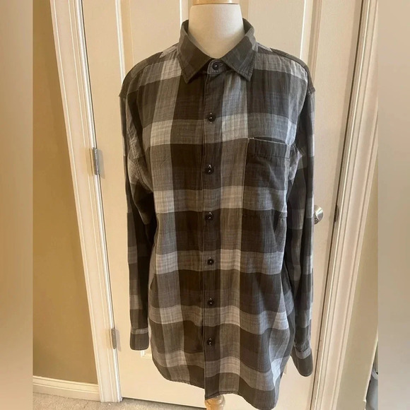 Tommy Bahama Button down shirt-size XL - Picture 1 of 9